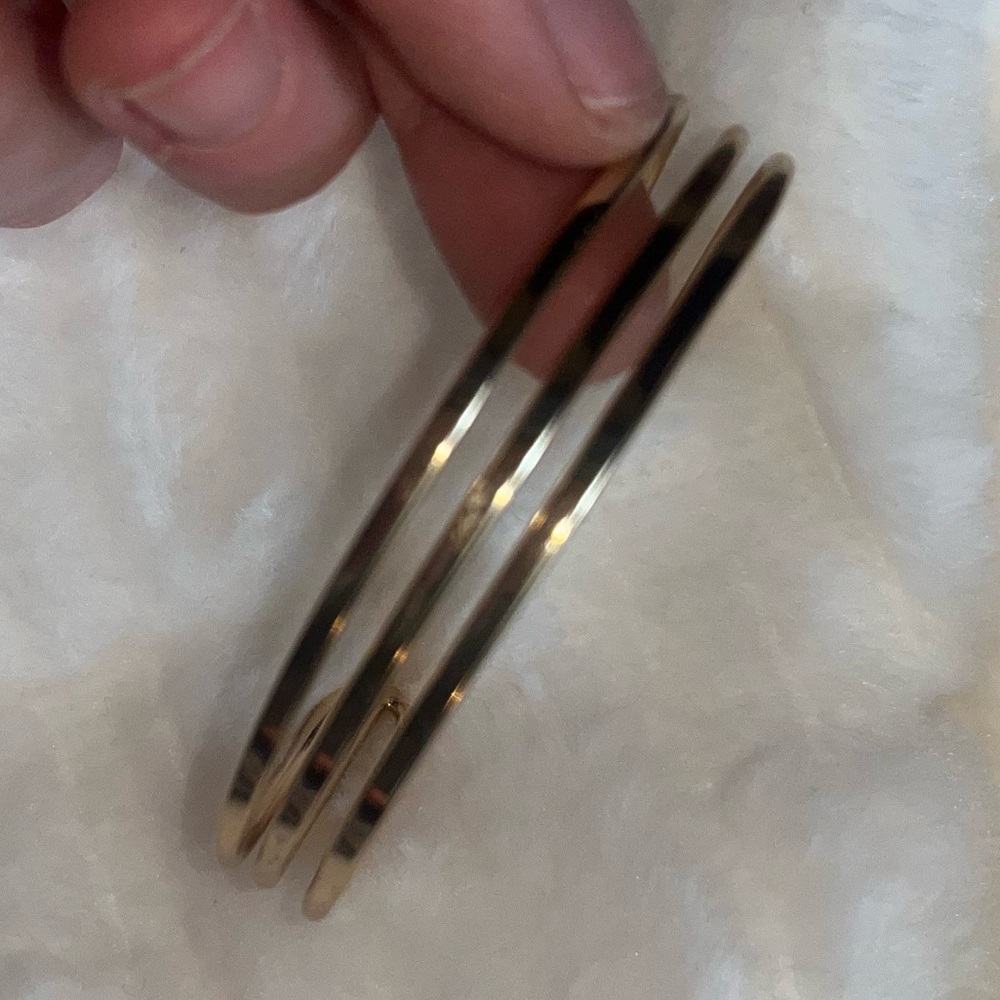 *BRAND NEW/ UNUSED 🆕* Women’s Elegant Gold Bangle Bracelet